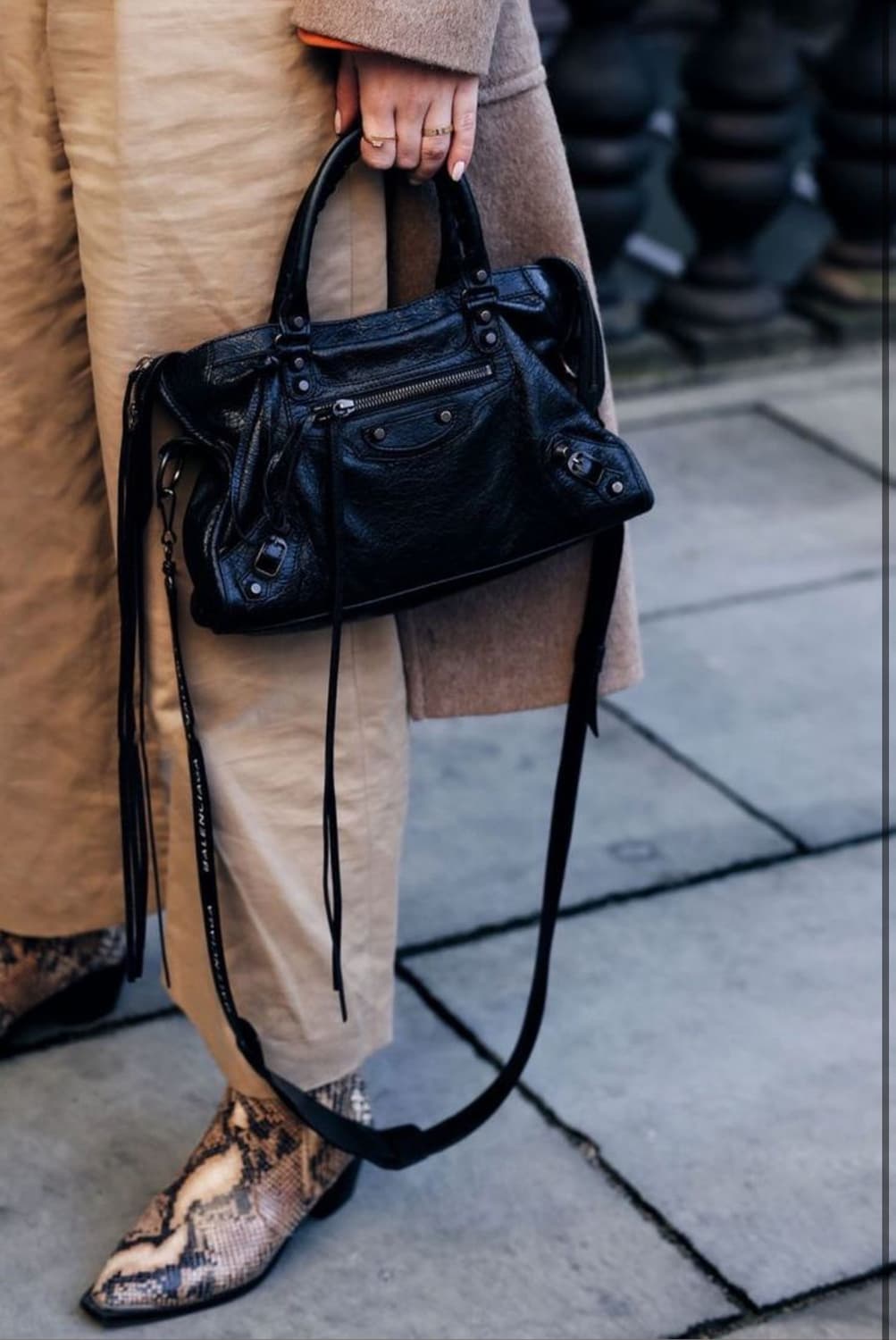 [A 정품] 발렌시아가 시티 모터백 스몰 블랙 상품이미지10