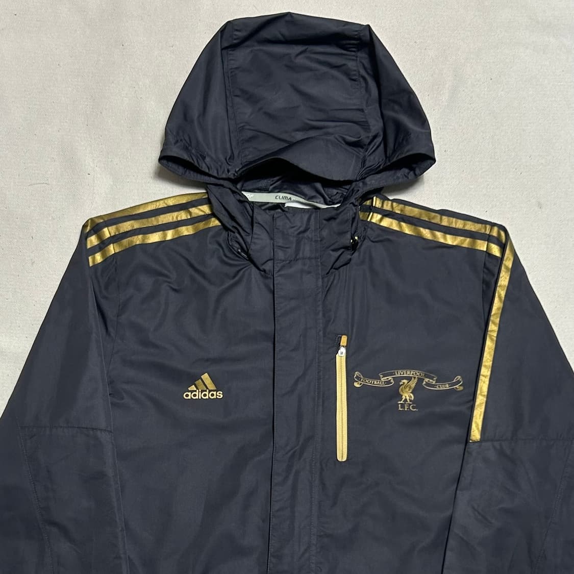 110 아디다스 리버풀 골드라인 블랙 후드 바람막이 상품이미지1