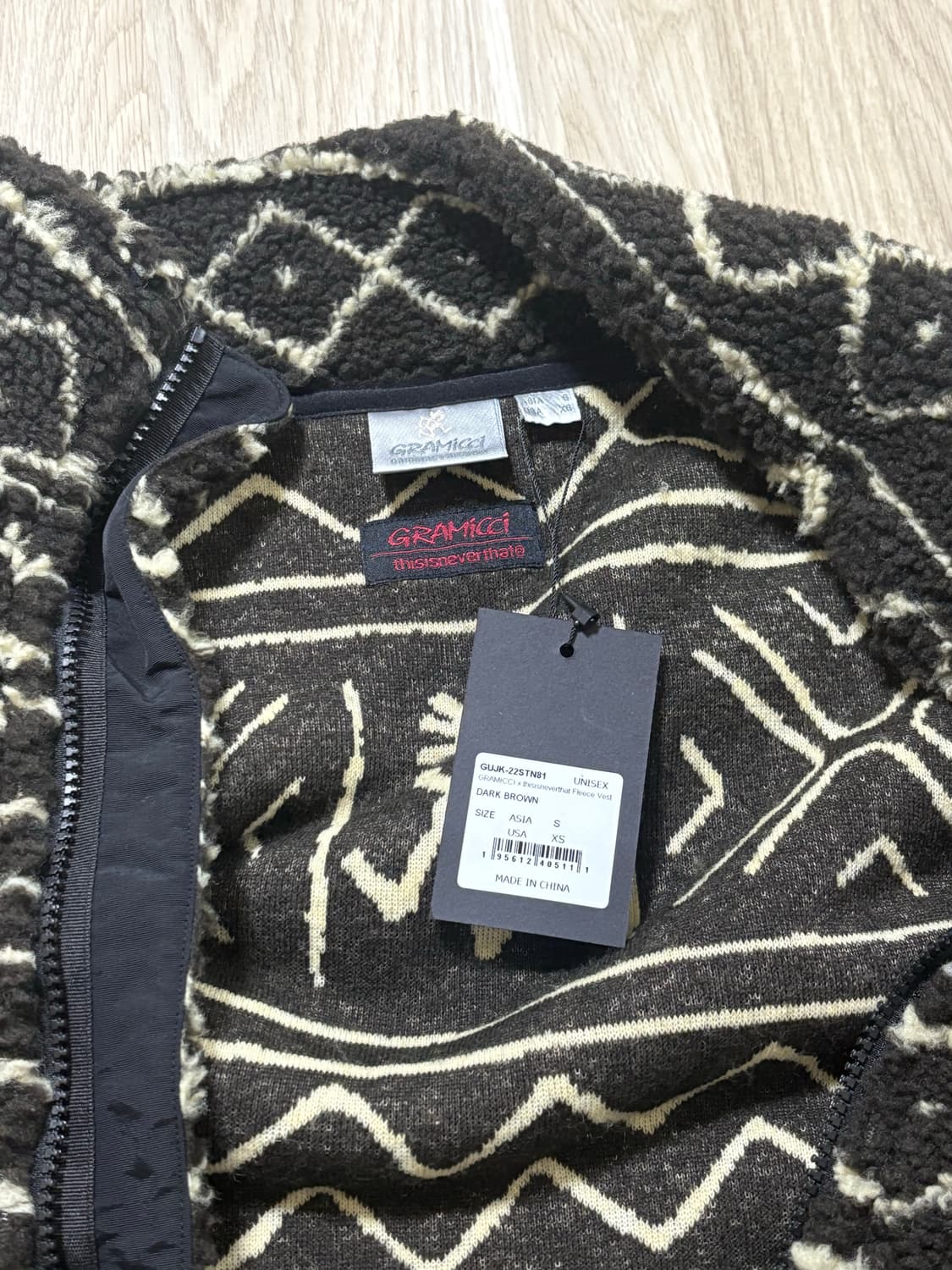 그라미치디스이즈네버댓 콜라보 후리스조끼 상품이미지2