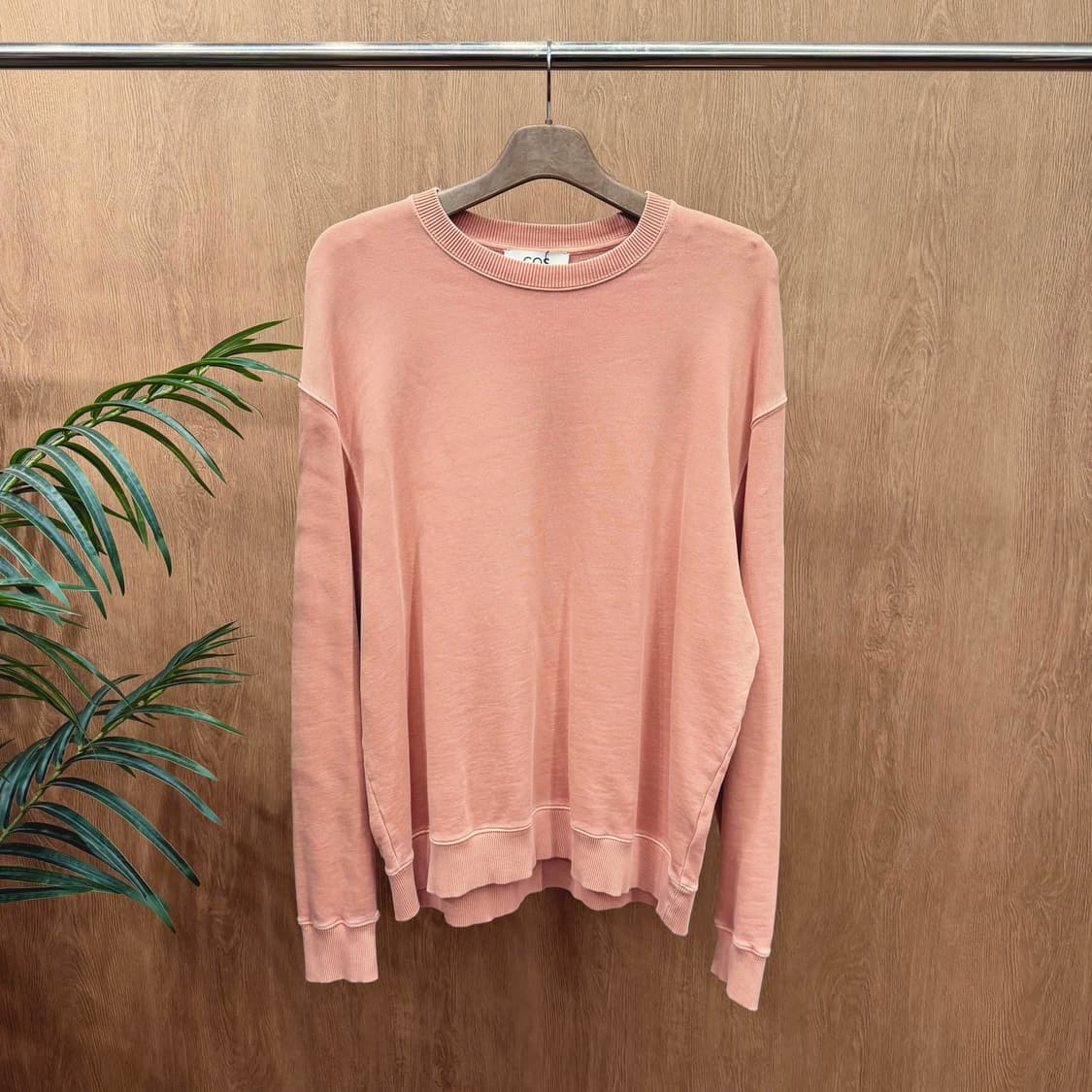 코스 코튼 라운드넥 긴팔 맨투맨 무지 디테일 레귤러핏 오렌지 상품이미지1