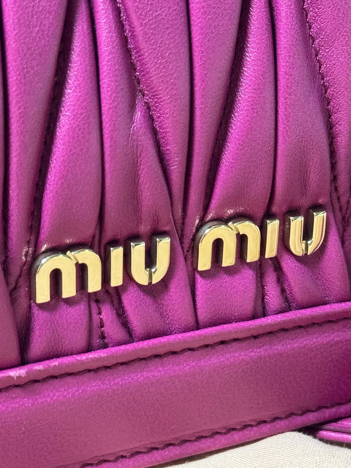 미우미우 컨피덴셜 나파 투웨이백 상품이미지4