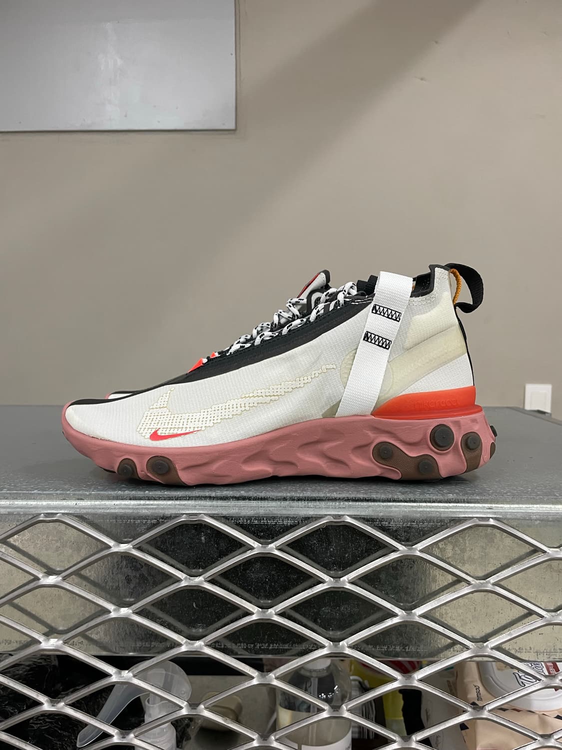 나이키 리액트 러너 미드 WRISPA 255 상품이미지1