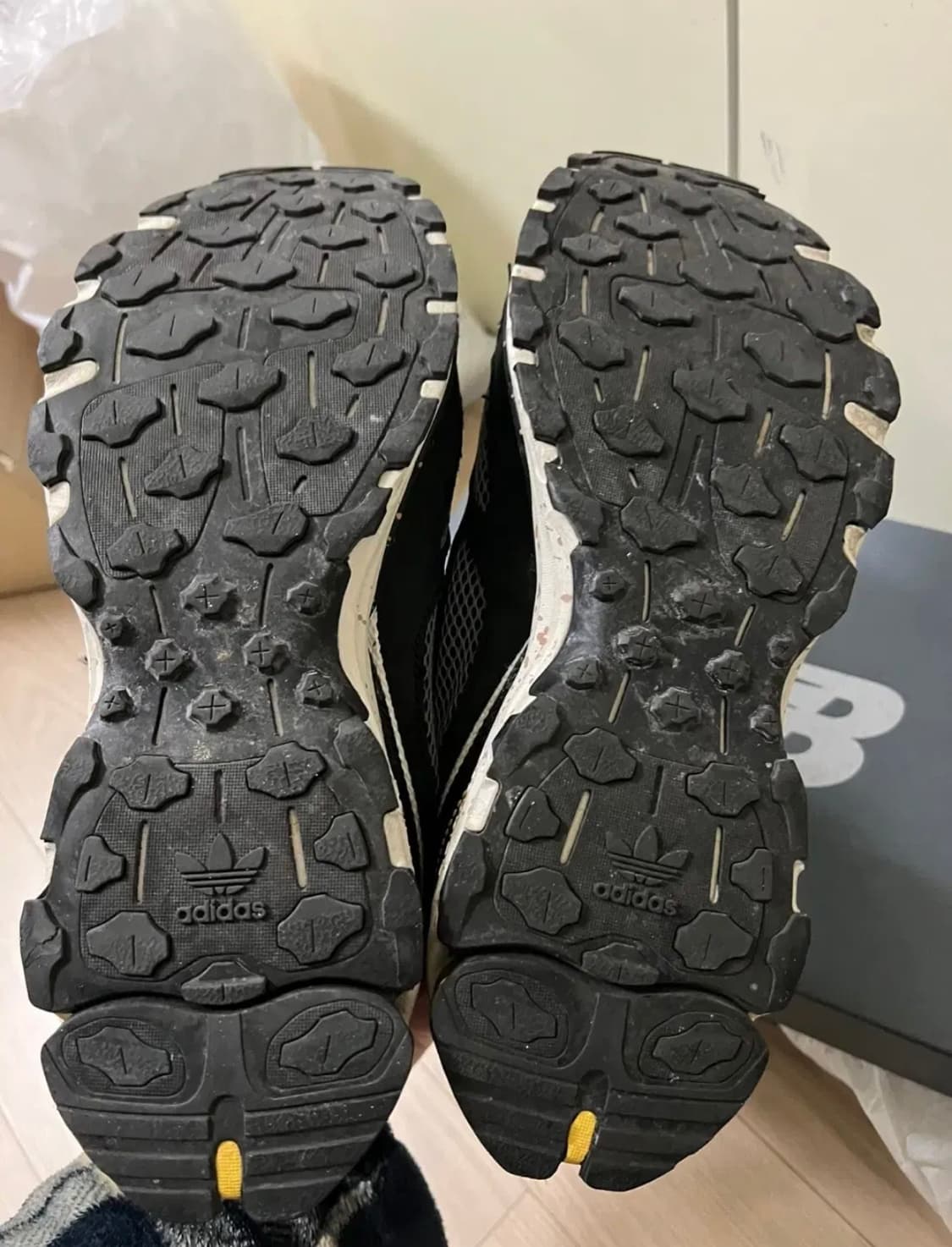 265 아디다스 쉐도우터프 코어 블랙실버 메탈릭 상품이미지3