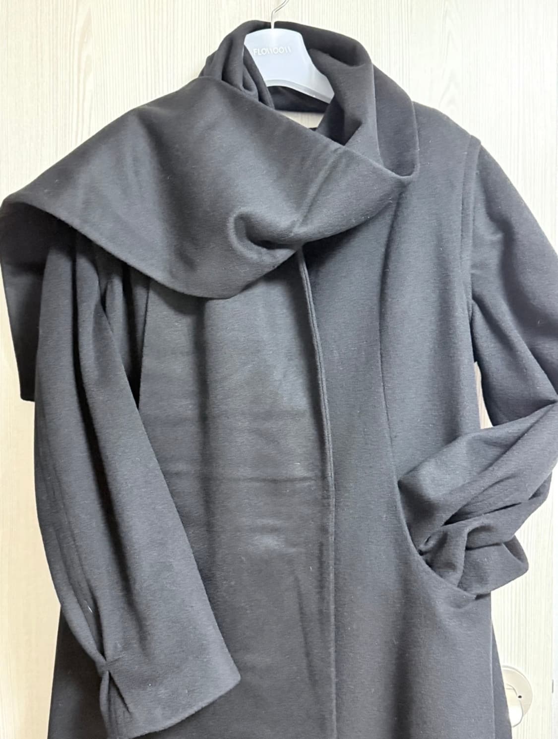 플로움 블랙 롱코트 3번입음 상품이미지2