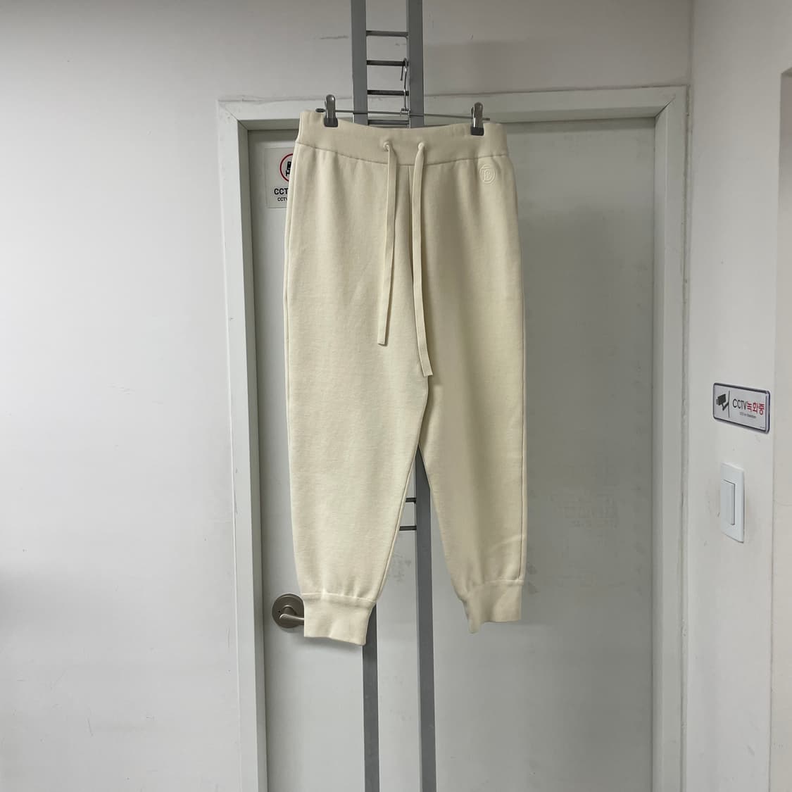 버버리 트레이닝 조거 팬츠 아이보리 S(W) 상품이미지1