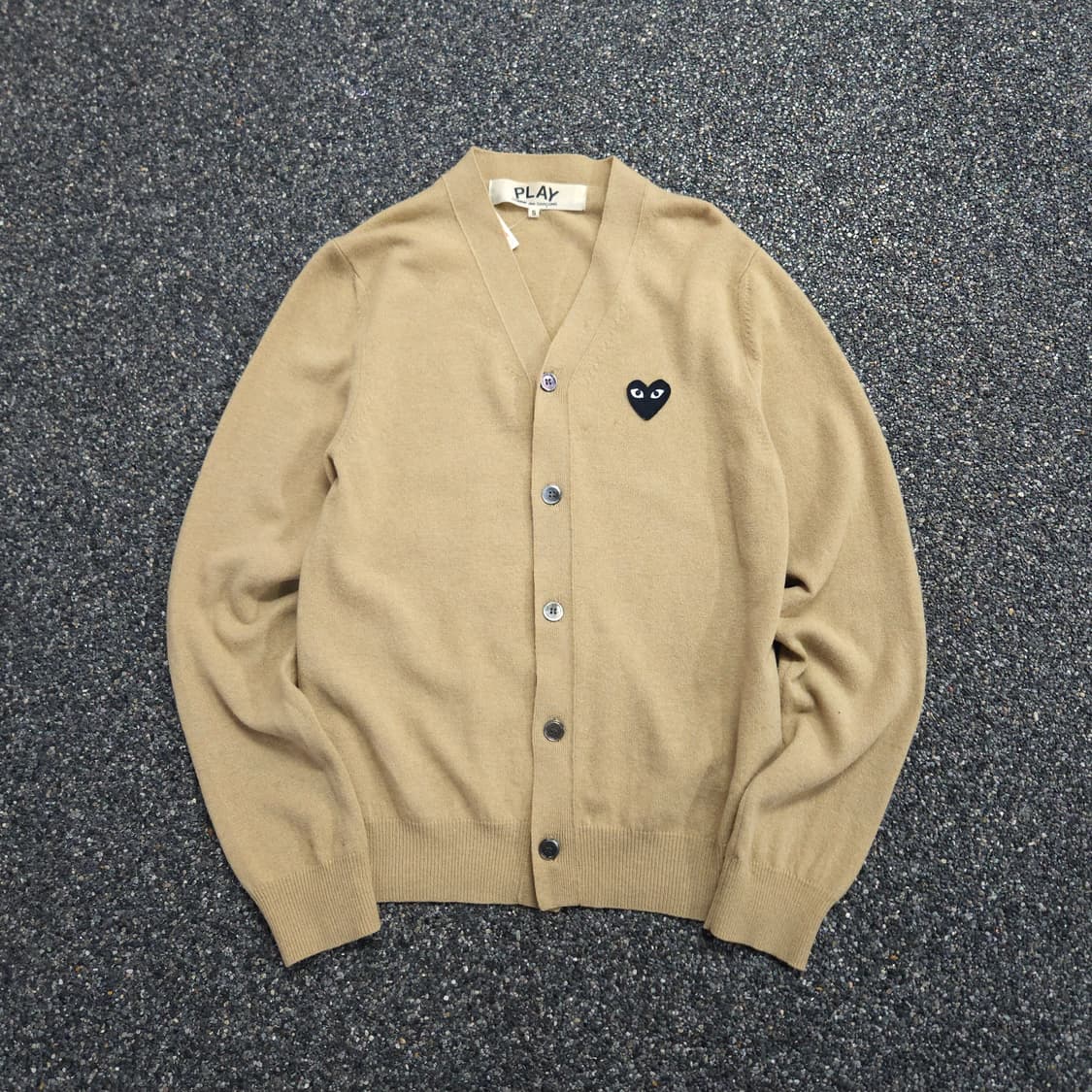 꼼데가르송 플레이 블랙 하트 와펜 미니멀 가디건 (95) 상품이미지1