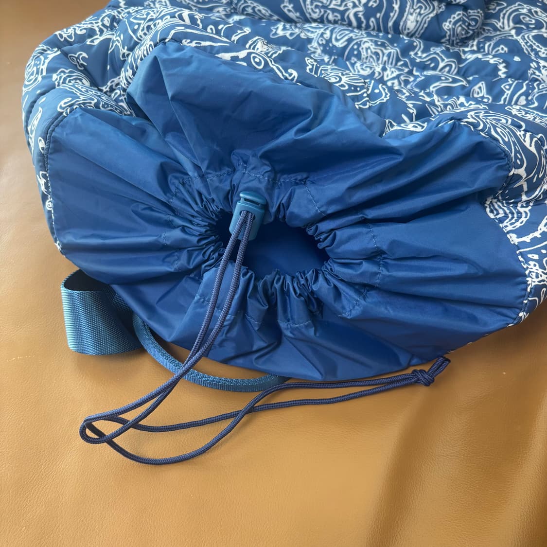 슈프림 퍼퍼 푸퍼 백팩 가방 22FW 블루 페이즐리 반다나 상품이미지8