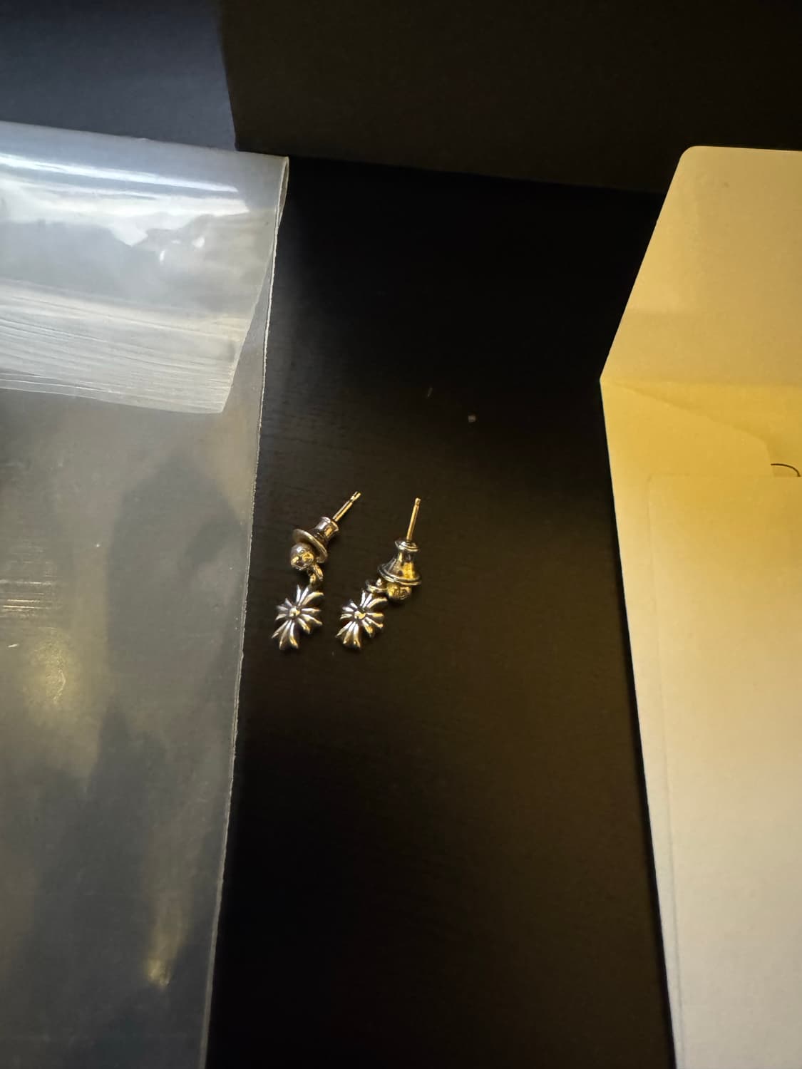 크롬하츠 타이니 훅 이어링 한쌍 (2개) 상품이미지3