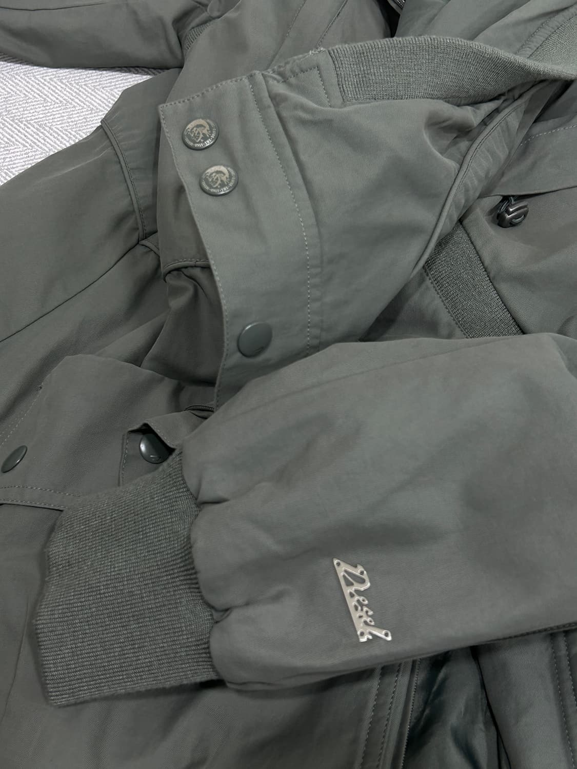 디젤 하이넥 나일론 후드 야상 코트 여성 XS 카키 상품이미지10