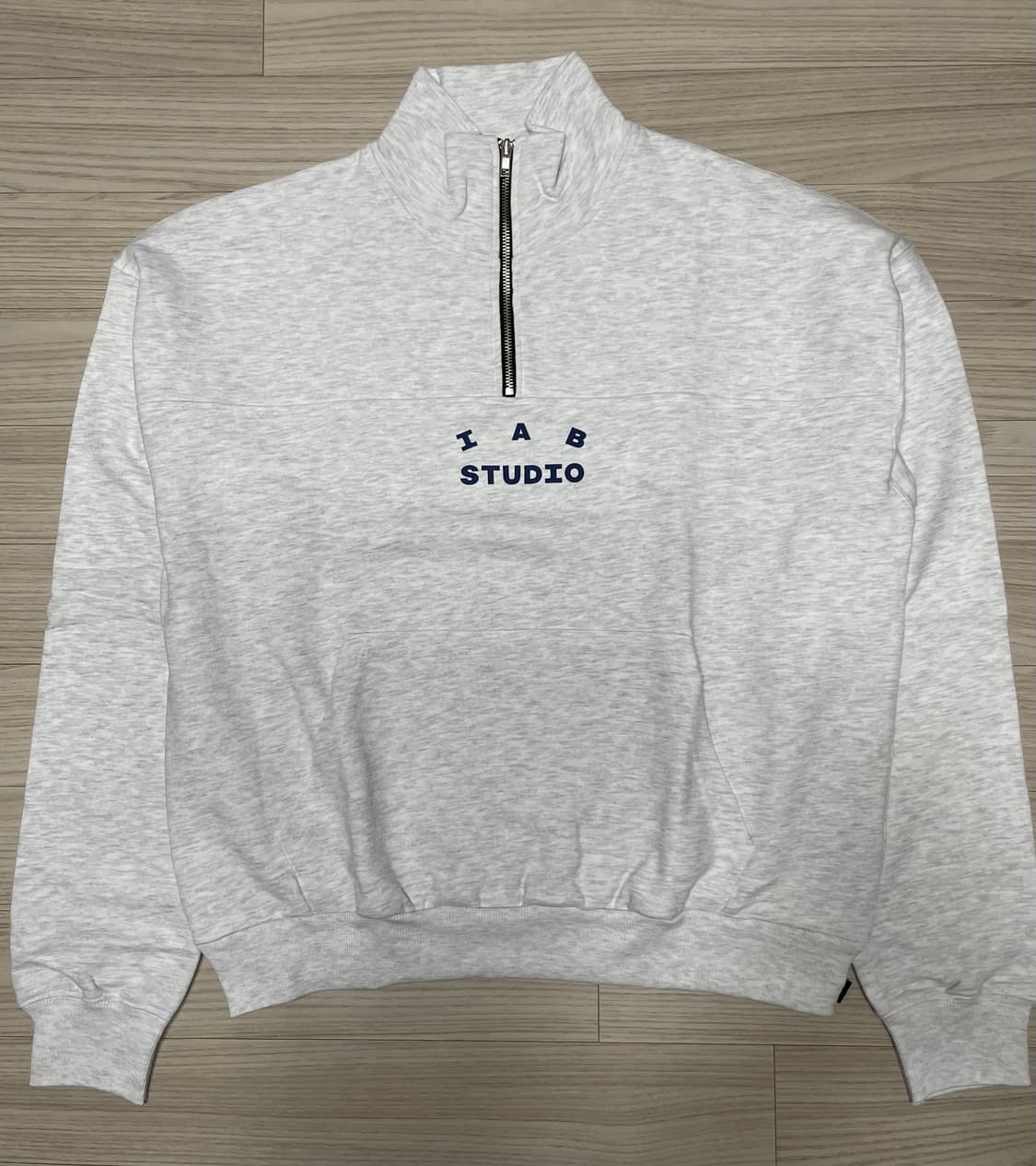 [새상품] 아이앱 스튜디오 하프 집업 그레이  상품이미지2