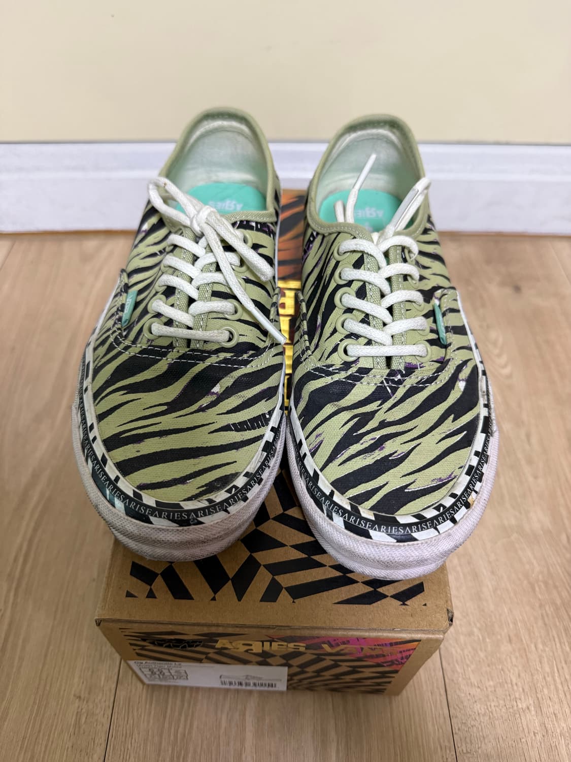 반스 볼트 x Aries OG 어센틱 LX 타이거 245 상품이미지3