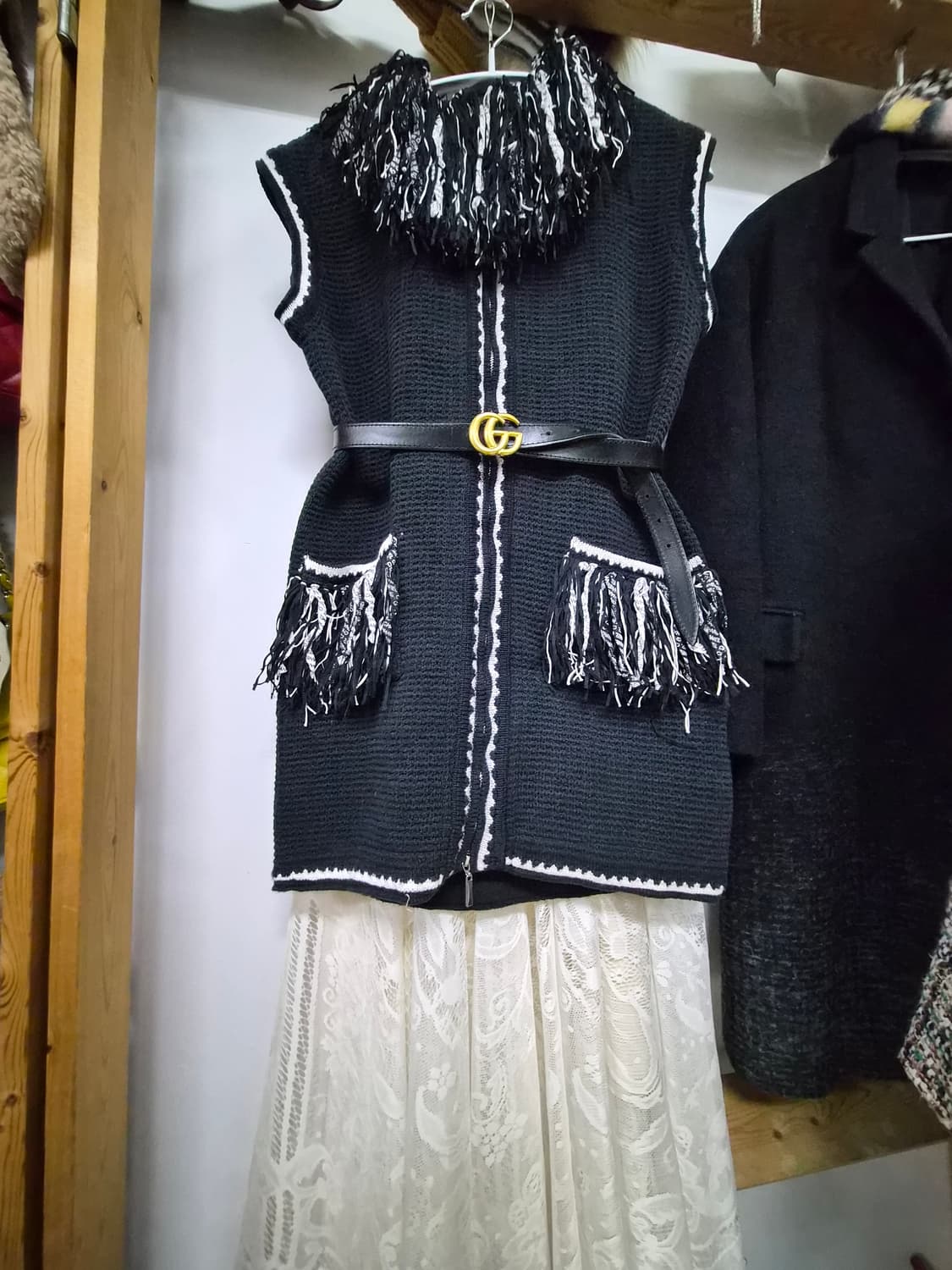 수입 레터링 태슬 니트 집업 베스트아우터. 레이스 샤스커트 상품이미지1