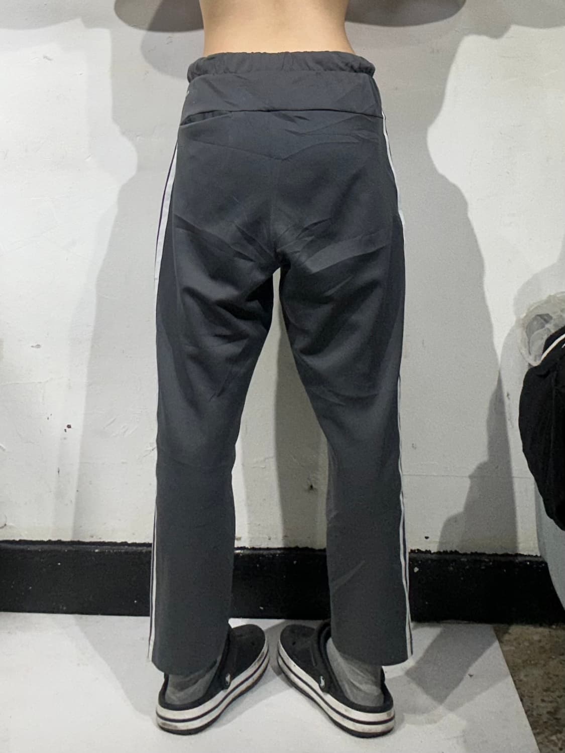 아디다스 차콜 화이트 삼선 스몰 로고 와이드 팬츠 M 상품이미지3