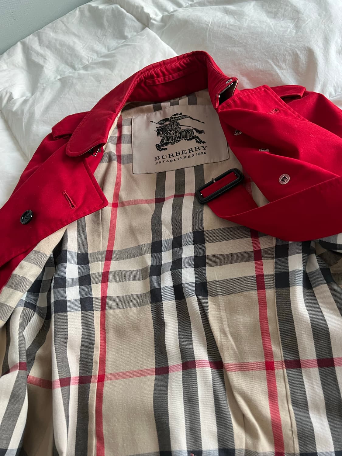 버버리 레드 컬러 트렌치코트 상품이미지2