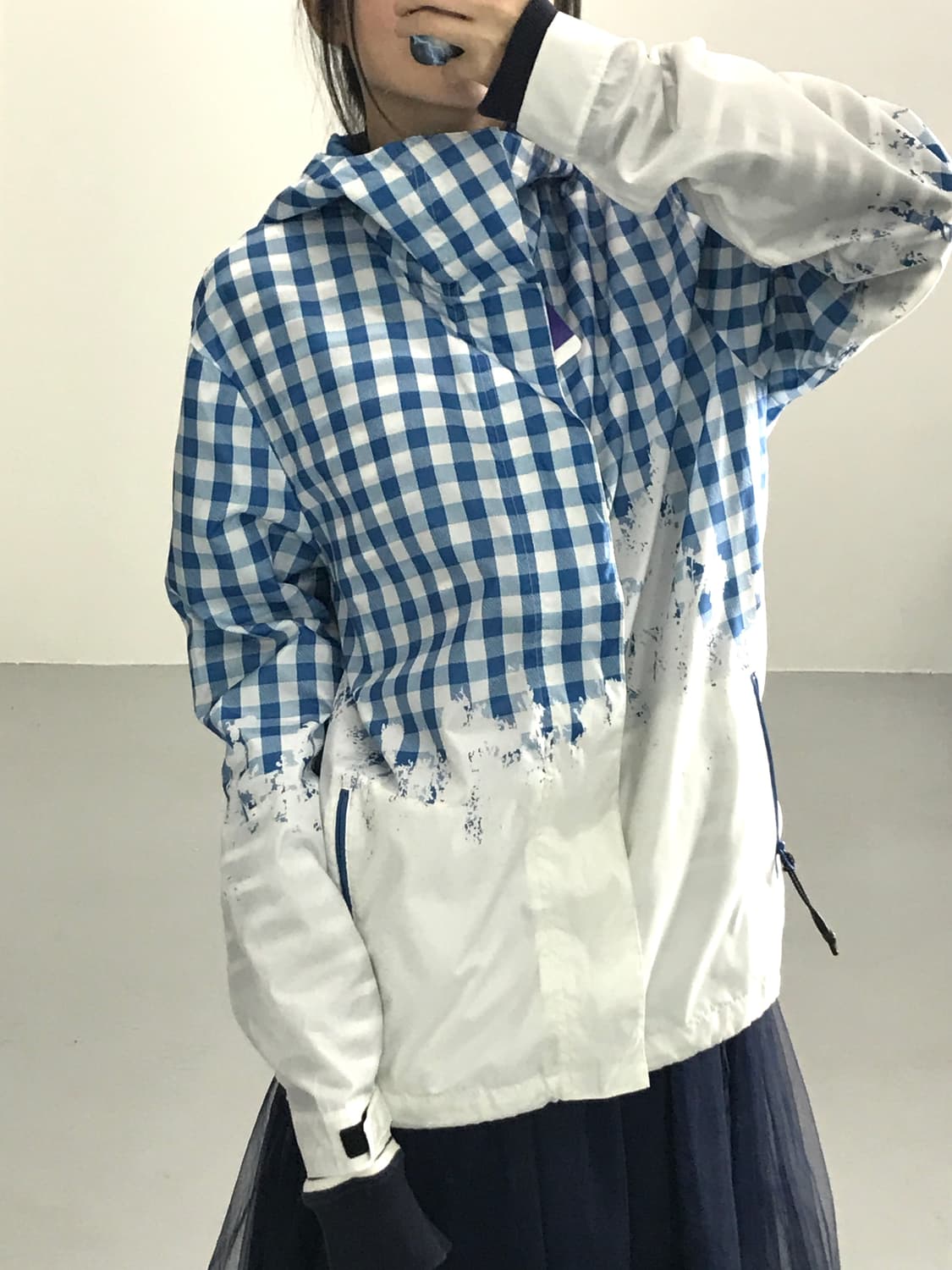 퓨마 화이트블루 체크 디테일 바람막이 상품이미지3