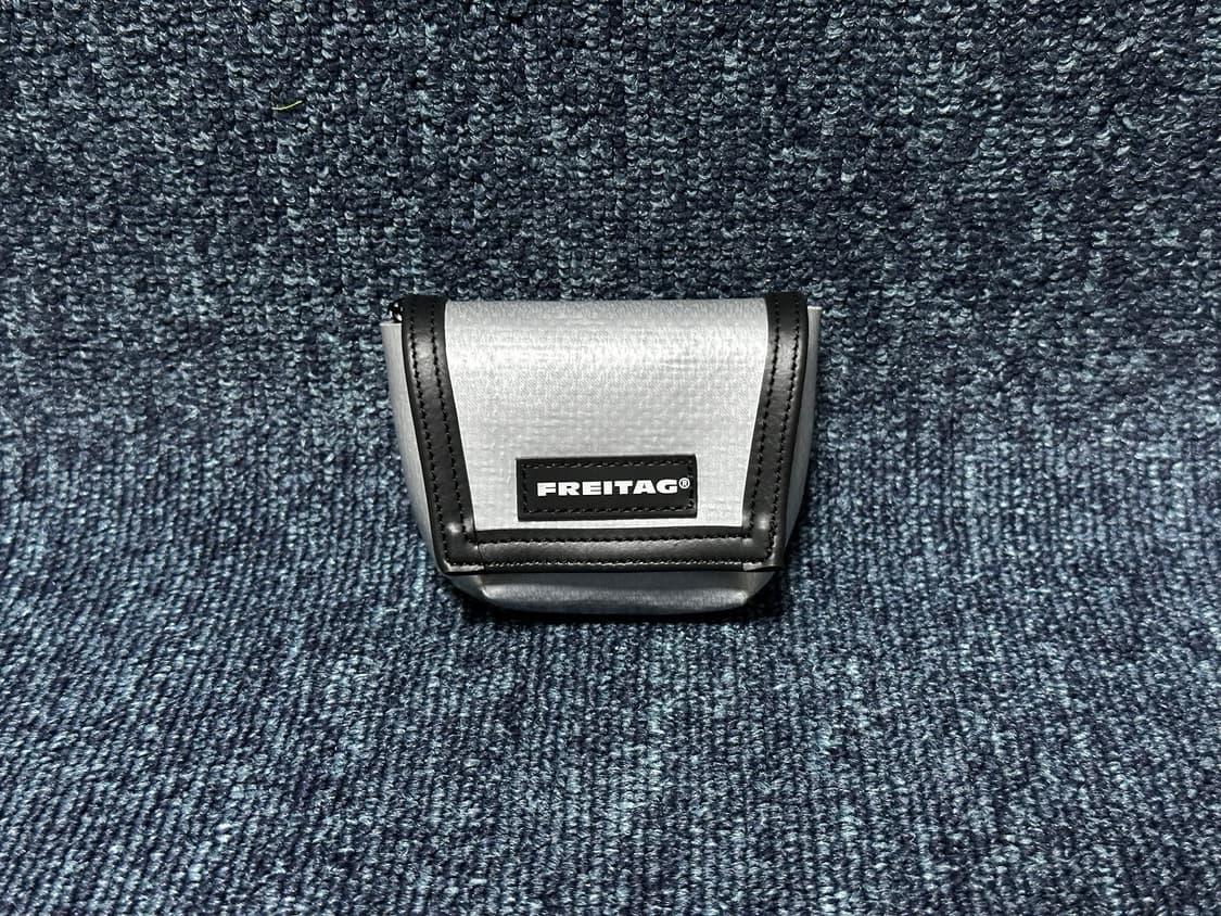 새상품_프라이탁 희귀 실버 키링 판매 상품이미지1