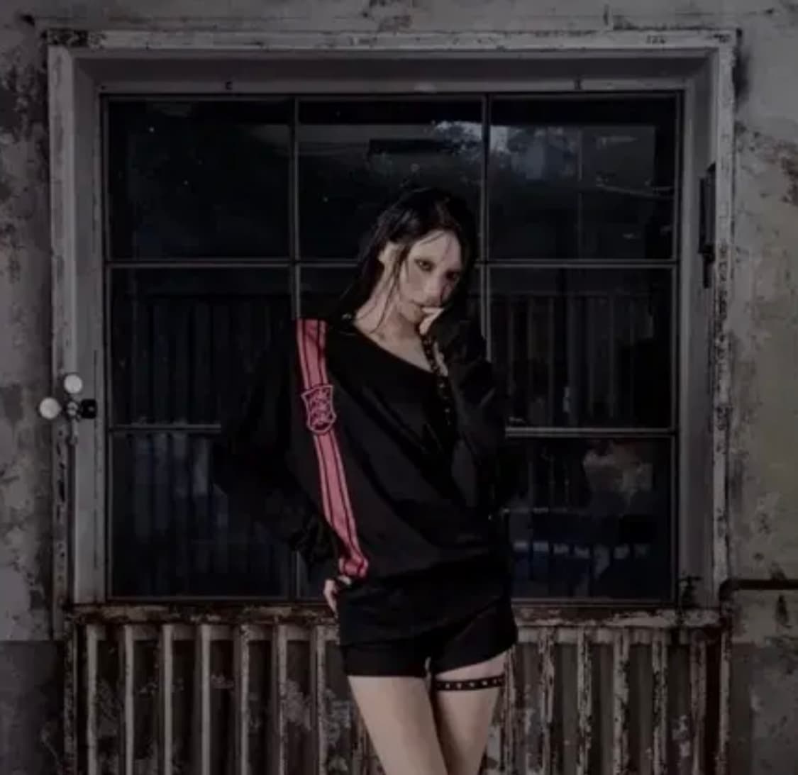 MLK 3line 패치 오프숄더 맨투맨 상품이미지1