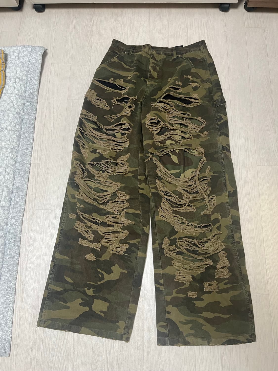 에모스탠스클럽 카모 디스트레스드 팬츠 1사이즈 상품이미지2