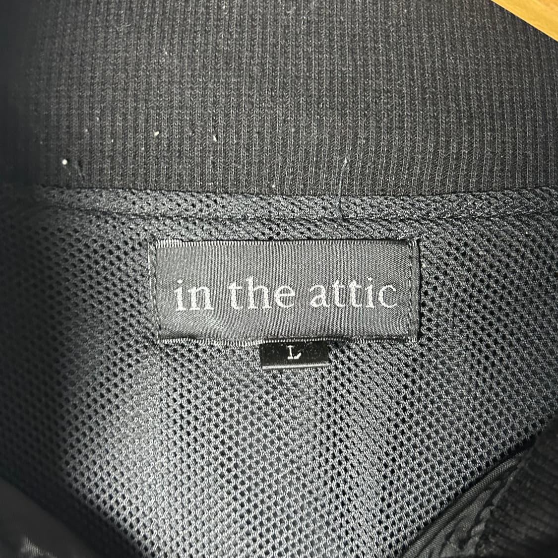[in the attic] 인디에틱 레터링 프린팅 나일론 집업자켓 상품이미지5