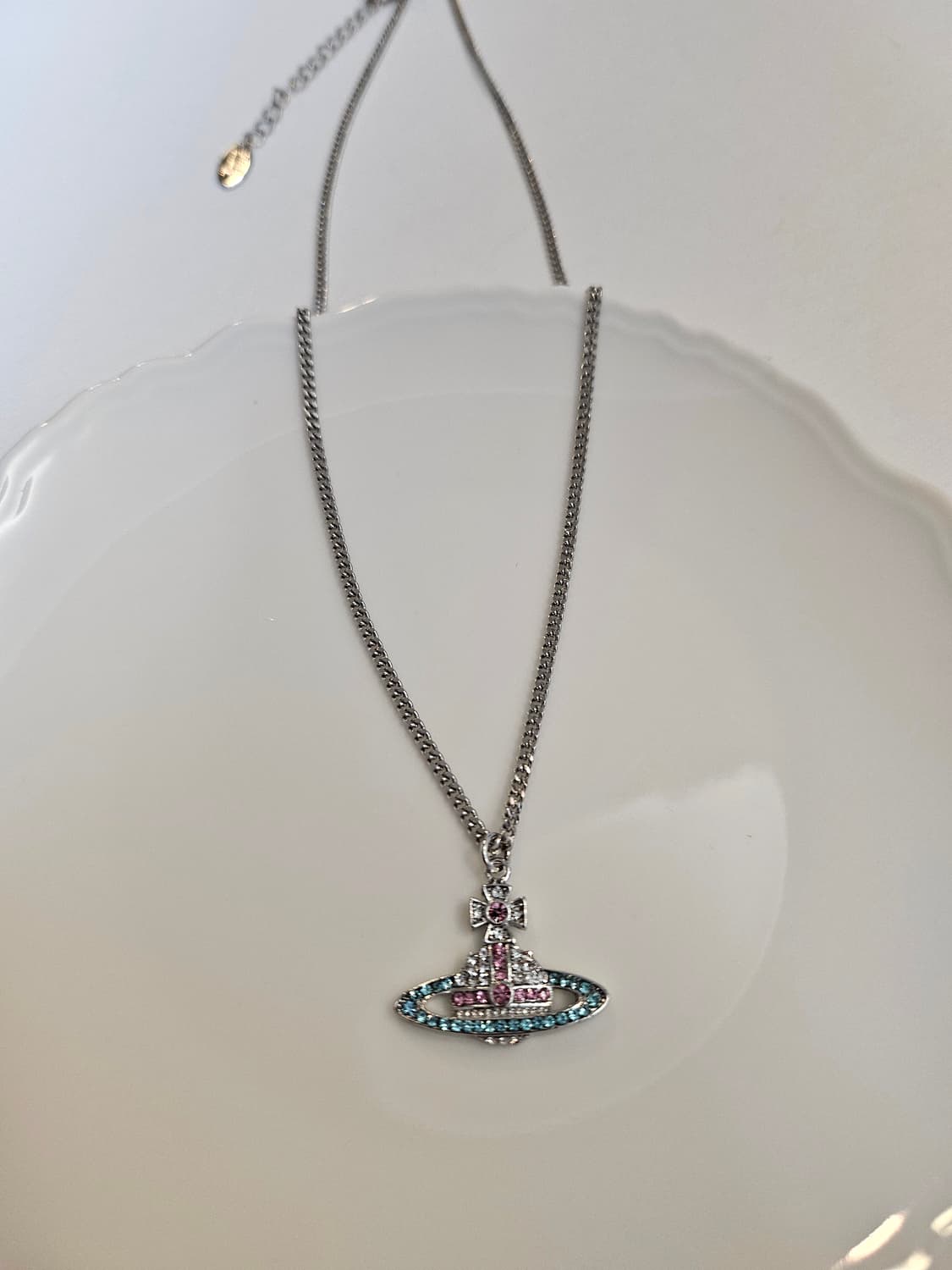 비비안웨스트우드 업사이클링 블루큐빅 목걸이 상품이미지2