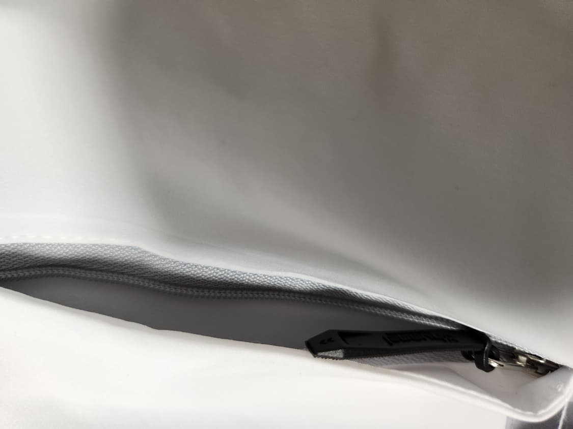 험멜 바람막이 사이즈100 (새상품급,미사용)

오염 하자 없이 깨끗해요 상품이미지9