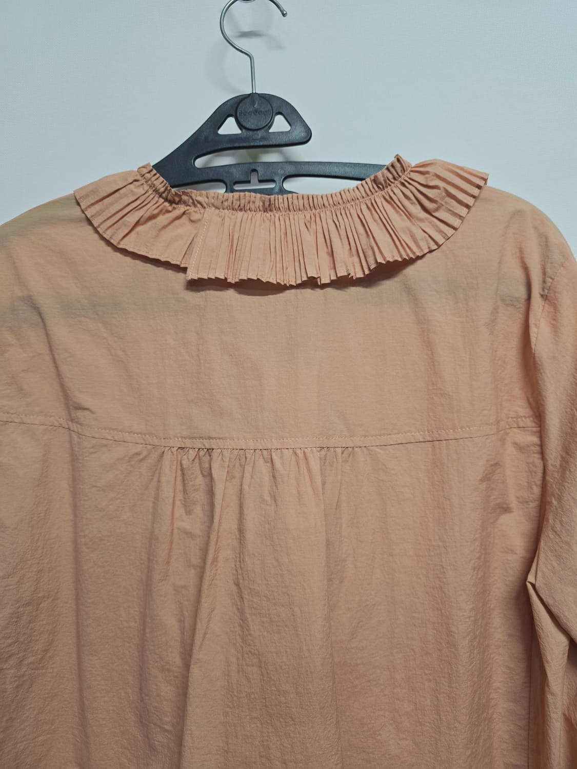 잇미샤 프릴 블라우스 살구색 상품이미지6