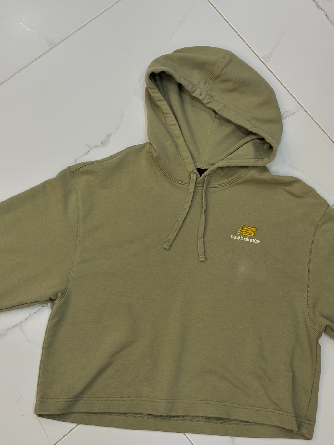 뉴발란스 크롭 후드티 상품이미지1