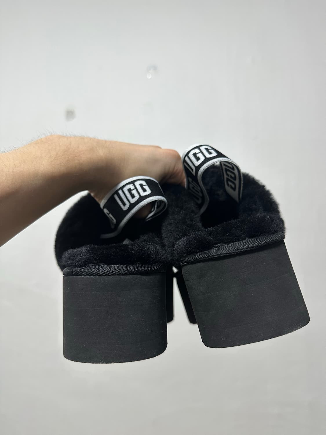 어그 펀케트 슬라이드 블랙 상품이미지5