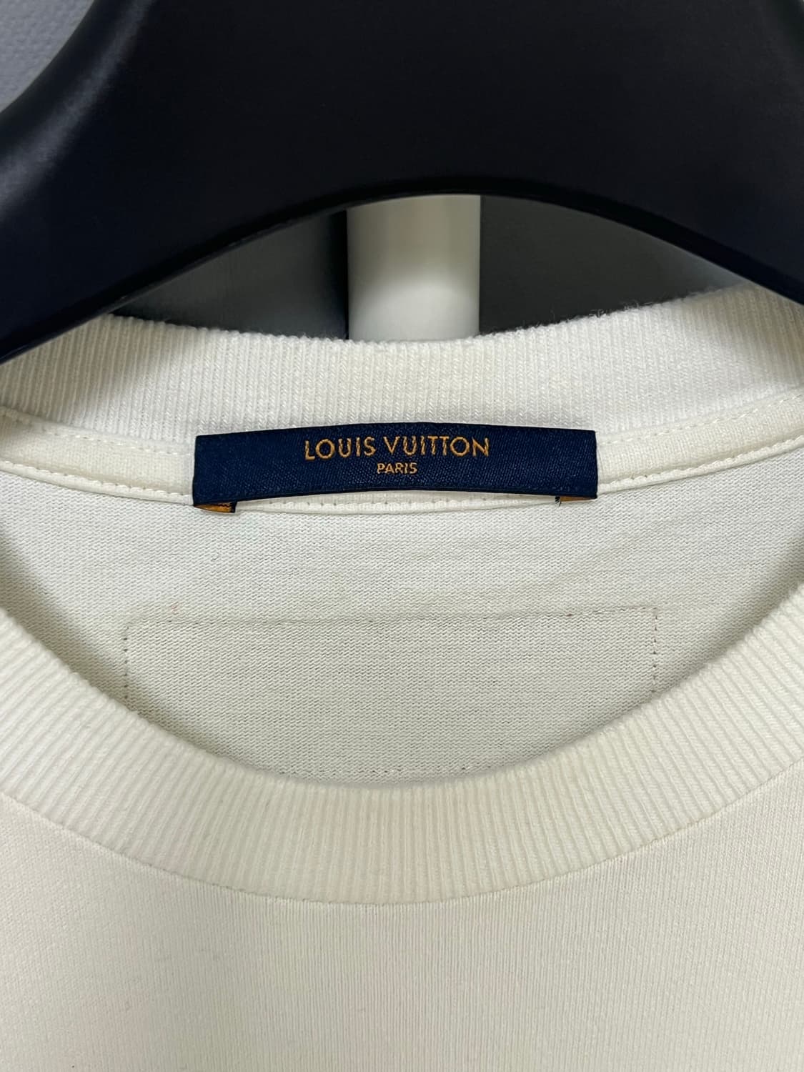 [정품] 백화점판 / L 루이비통 로고 반팔티 화이트 상품이미지5