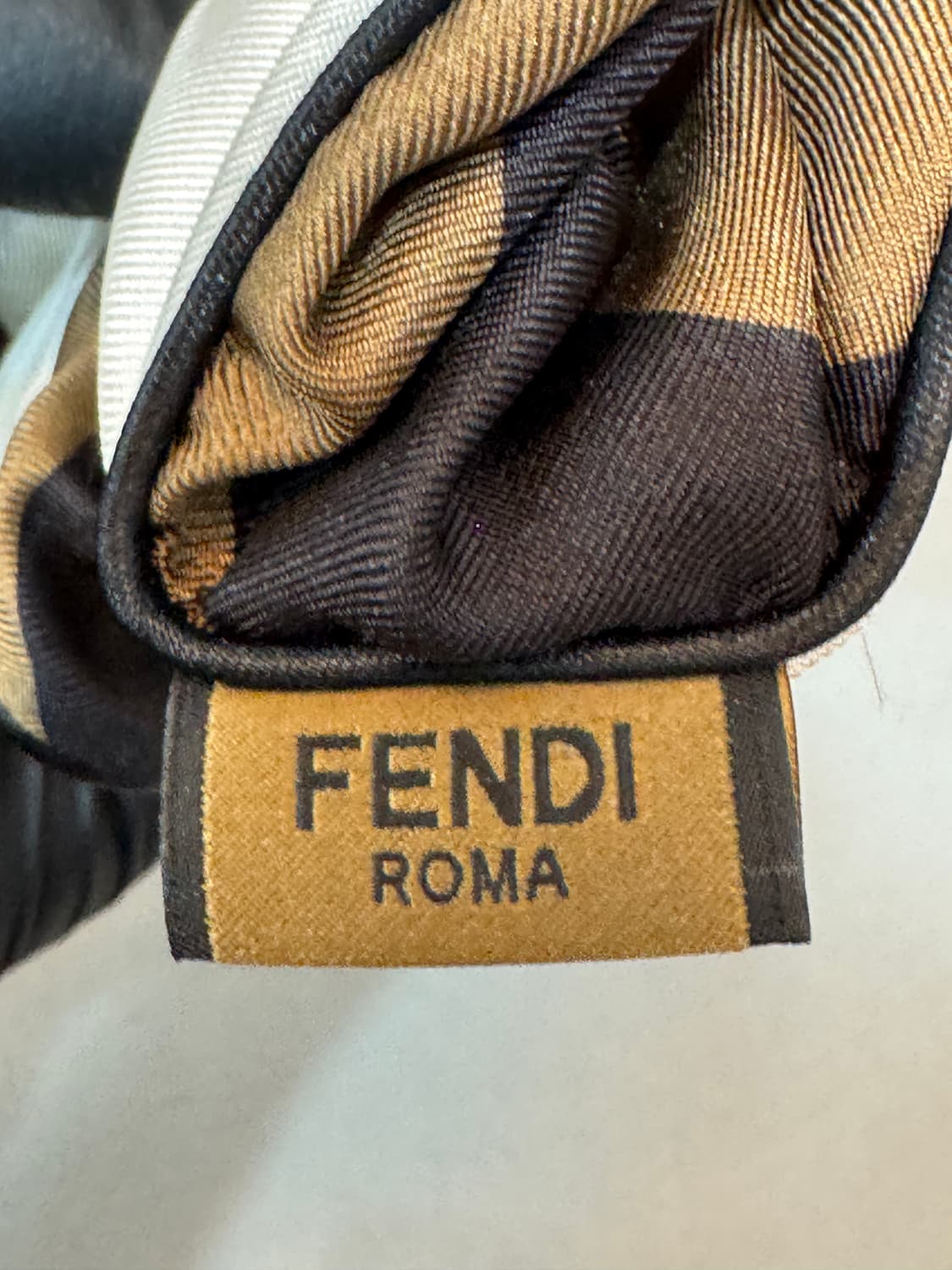 펜디 슈슈 곱창 스크런치 머리띠  상품이미지2