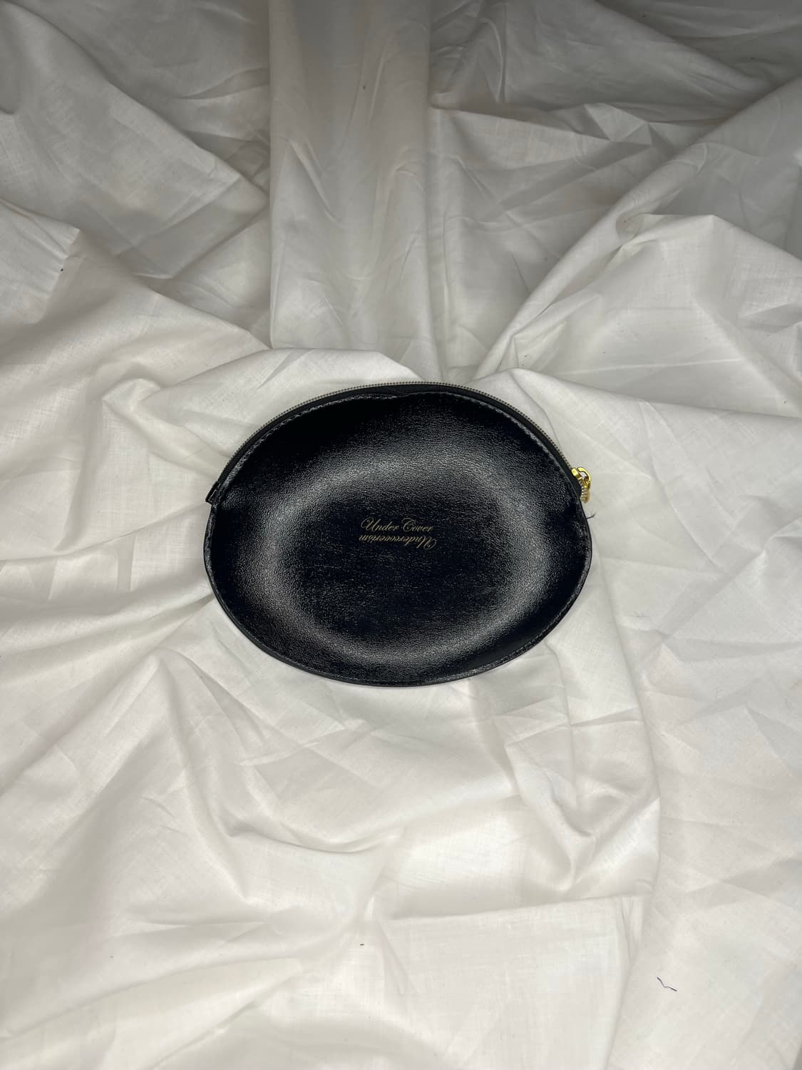 언더커버 비즈 립 그래픽 레더 오벌 파우치 상품이미지2