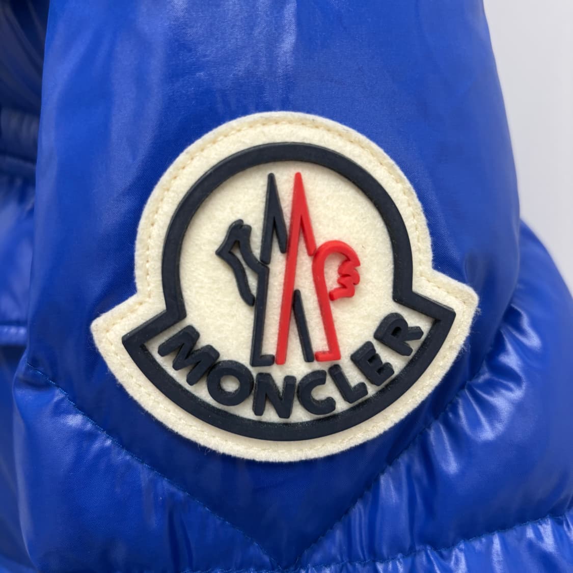 [3]몽클레어 빅로고 후드 패딩 상품이미지2