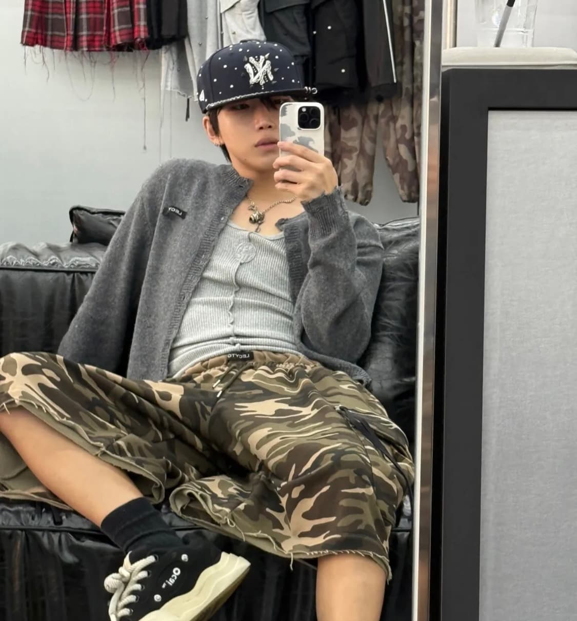 Destroyed Round Wool Knit Cardigan_차콜 상품이미지4