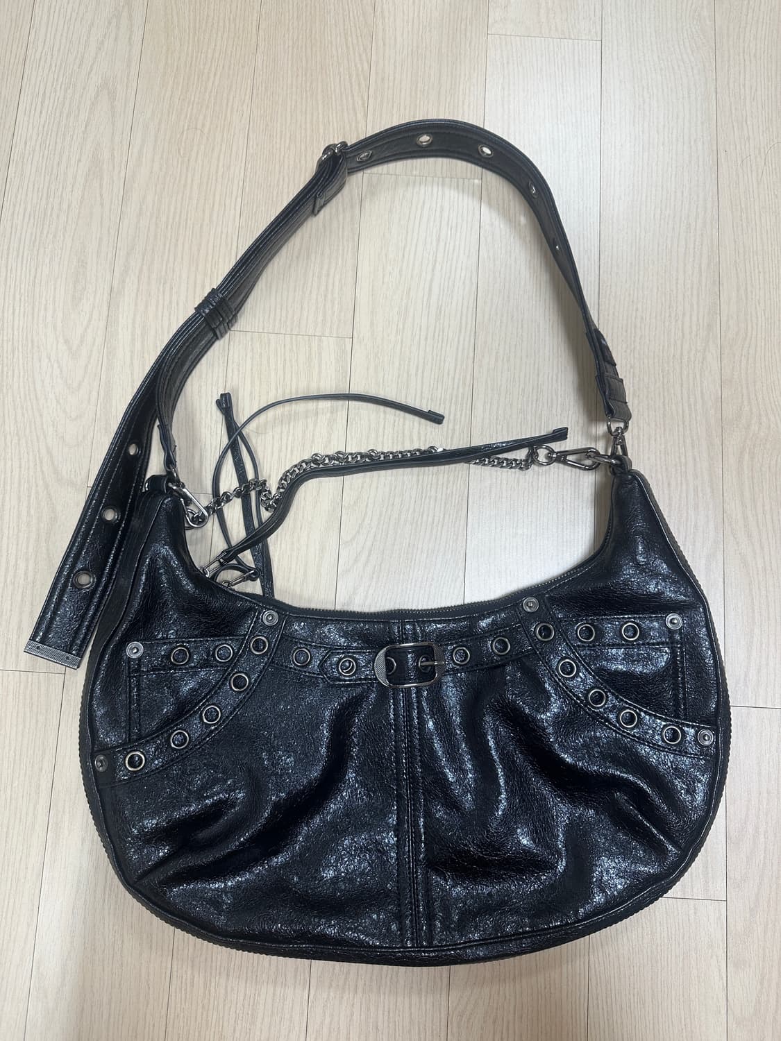 메종미네드 아일렛 레더 새들백 블랙 상품이미지4