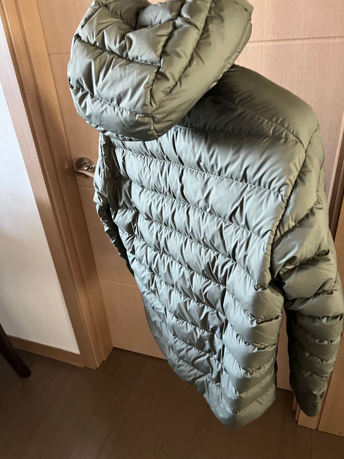 무신사스탠다드 시티레저 경량패딩 카키L 상품이미지2