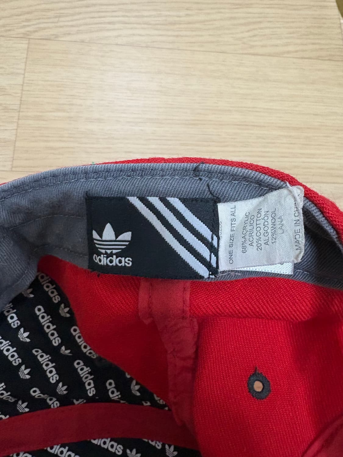 하와이에서 온 아디다스 스냅백 모자 (레드/그레이/그린 배색) 상품이미지3