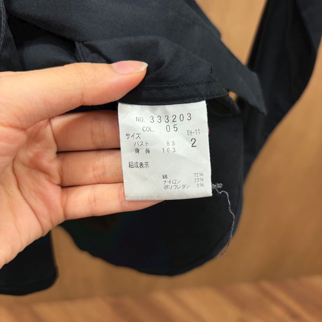 띠어리 긴팔 셔츠 무지 슬리브 포켓 디테일 레귤러핏 블랙 상품이미지8