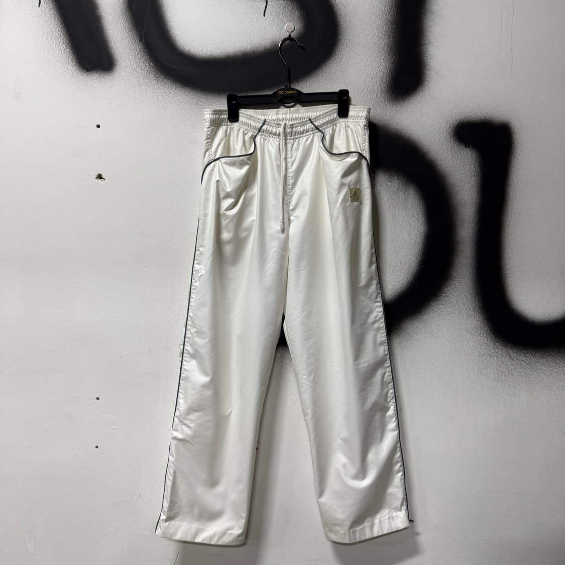 아디다스 스트링 라인 디테일 나일론 와이드 트랙 팬츠 상품이미지1