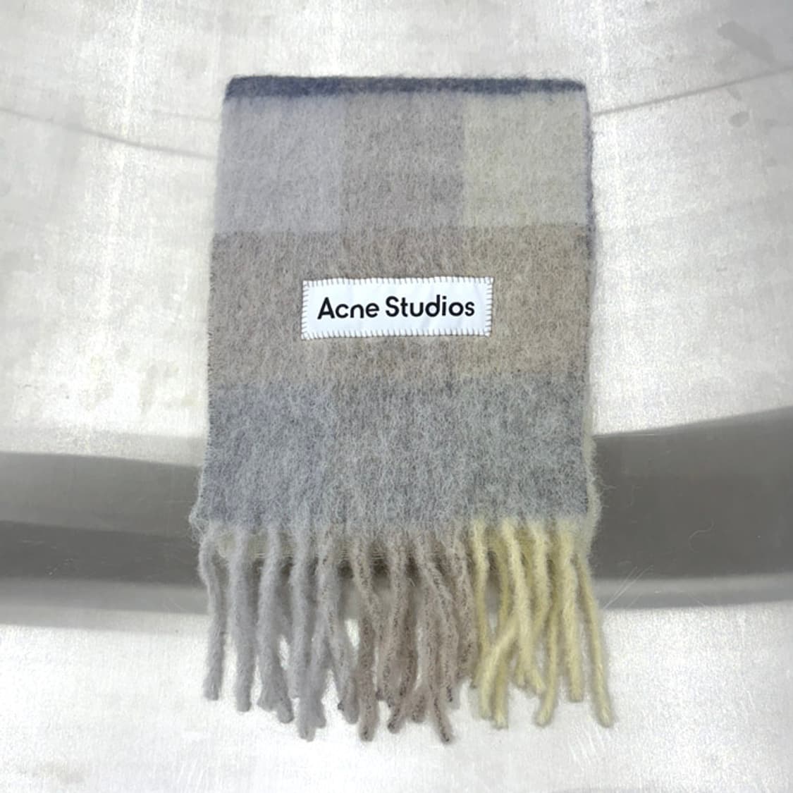 아크네 스튜디오 모헤어 체크 머플러 상품이미지1