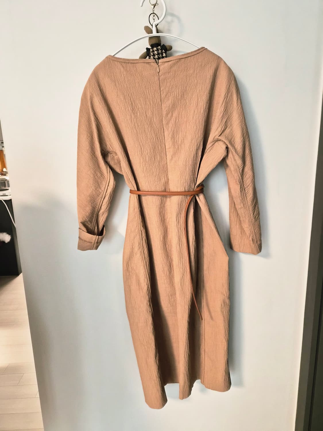 [MICHAA] 미샤 텍스처드 원피스 (베이지)하객룩, 오피스룩으로 유명 상품이미지4