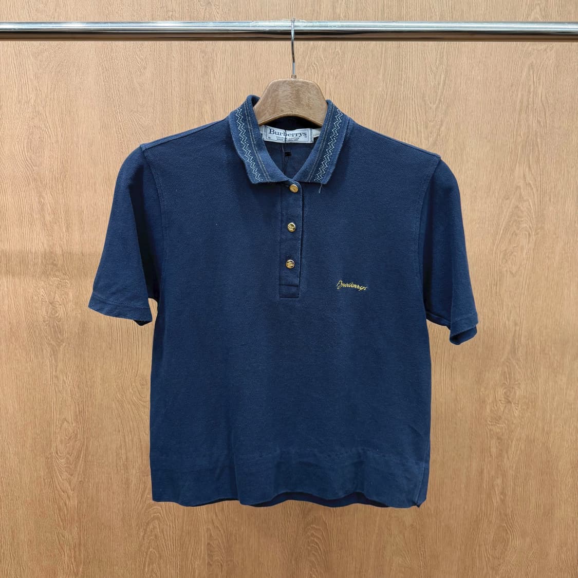 버버리 코튼 반팔 티셔츠 패턴 카라넥 골드 로고 프린팅 디테일 네이비 상품이미지2
