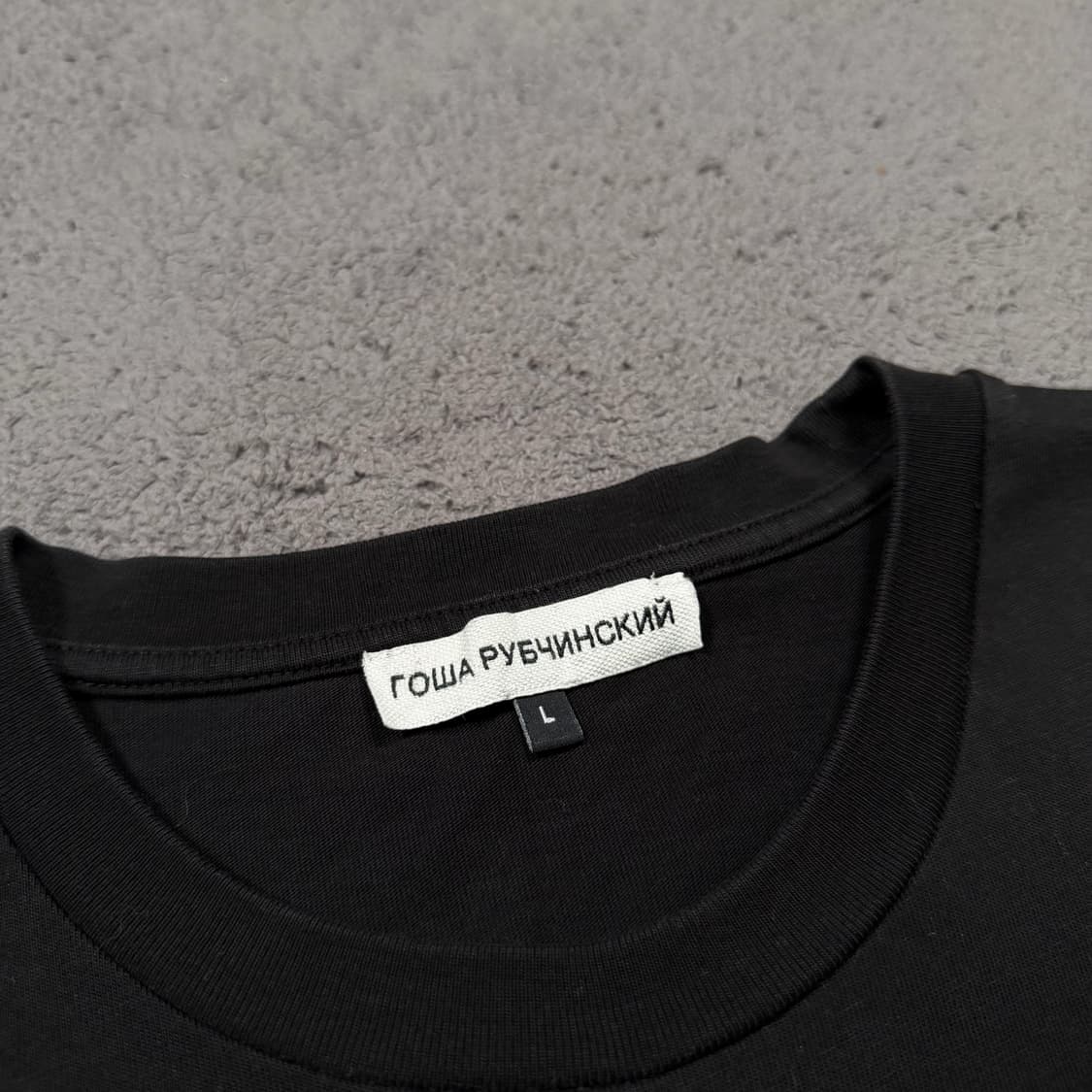 고샤 루브친스키 프린팅 블랙 반팔 상품이미지3