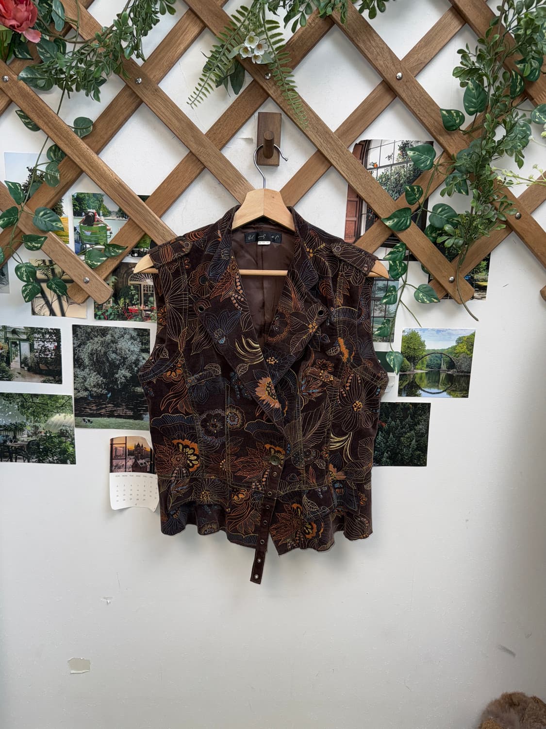 Dark brown oriental floral velvet vest 상품이미지1