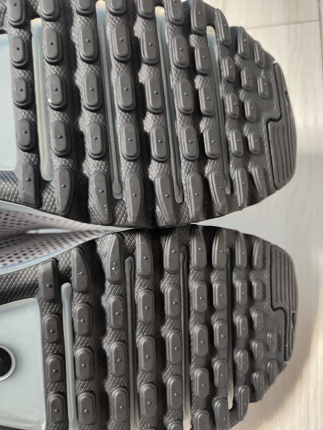 새상품급)나이키 에어맥스 2013 남성 신발 HQ3025-001 사이즈2 상품이미지7