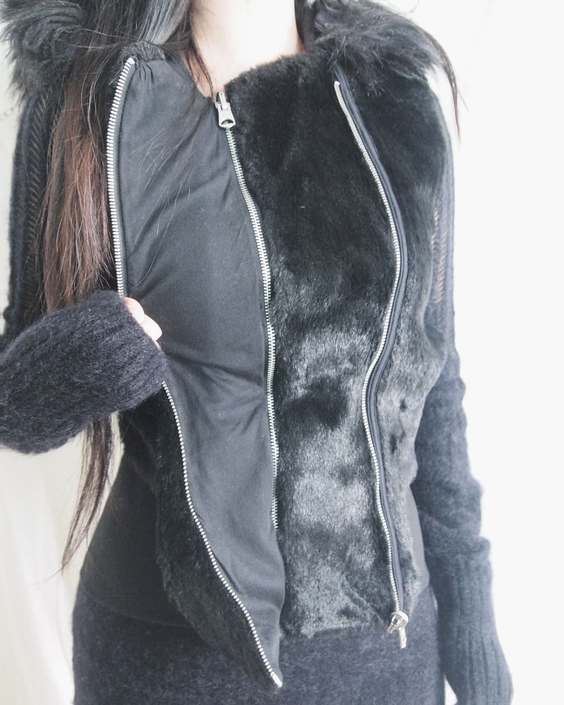 a/x 아르마니 익스체인지 asymmetric 크롭 퍼 후드베스트 상품이미지6