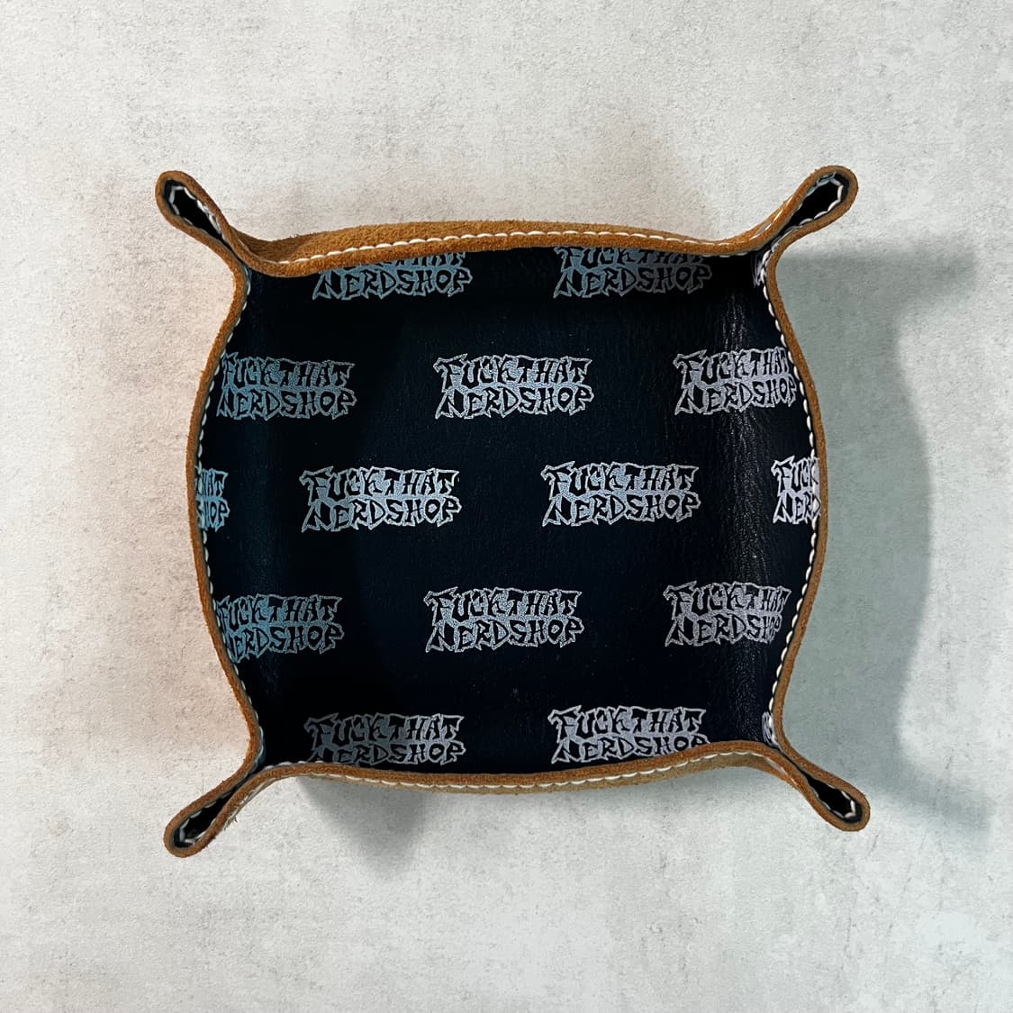 퍽댓너드샵 가죽 트레이 상품이미지1