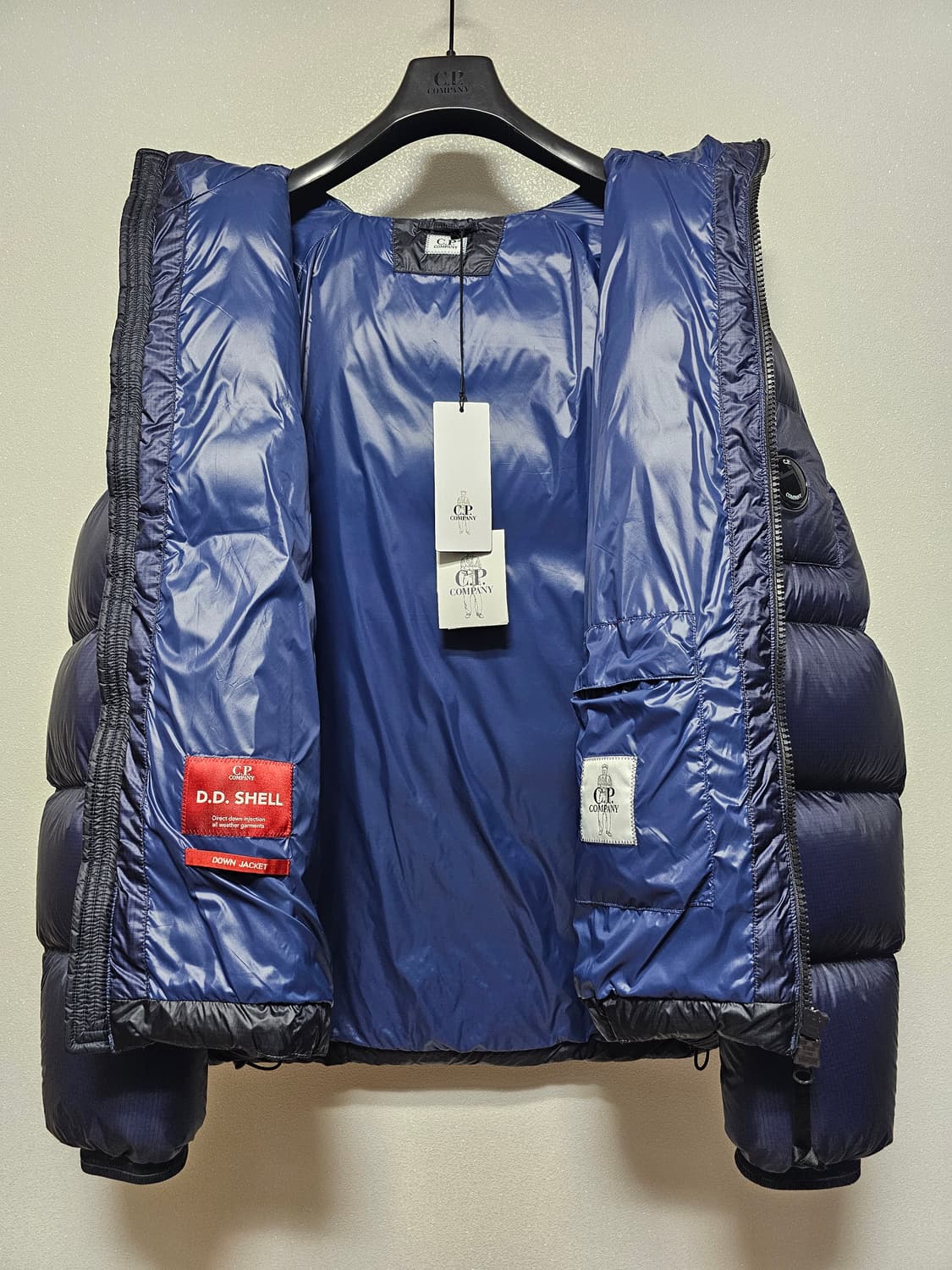 CP컴퍼니 DD쉘 후드 미디엄 다운 자켓 24FW 상품이미지6
