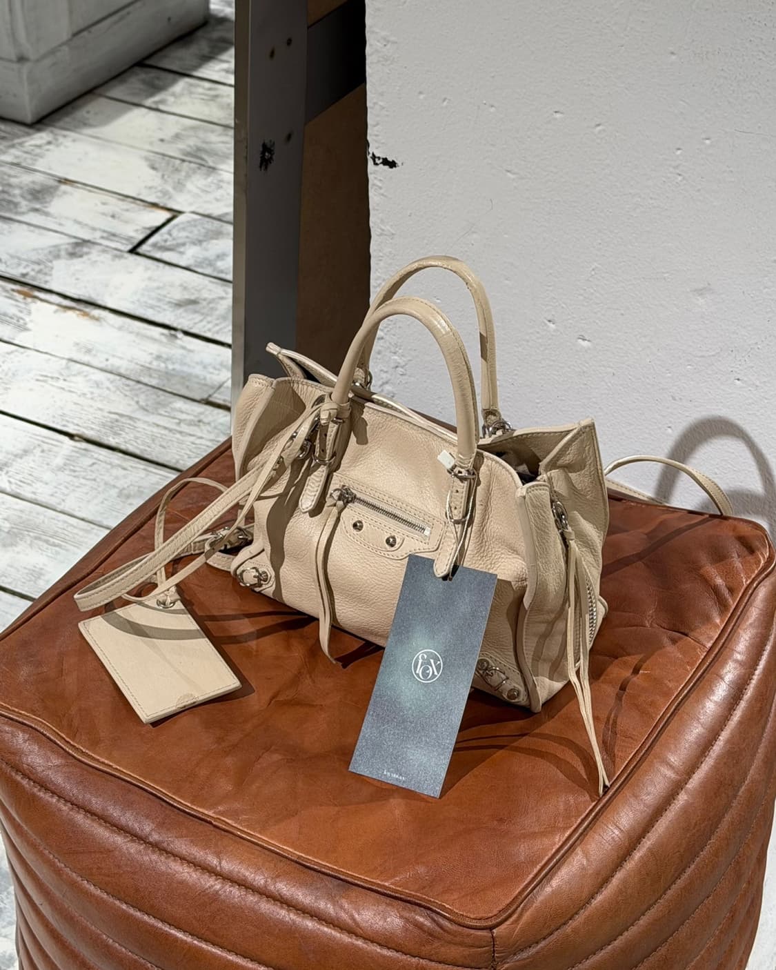 발렌시아가 아이보리 파피에르 a6 토트백 상품이미지1