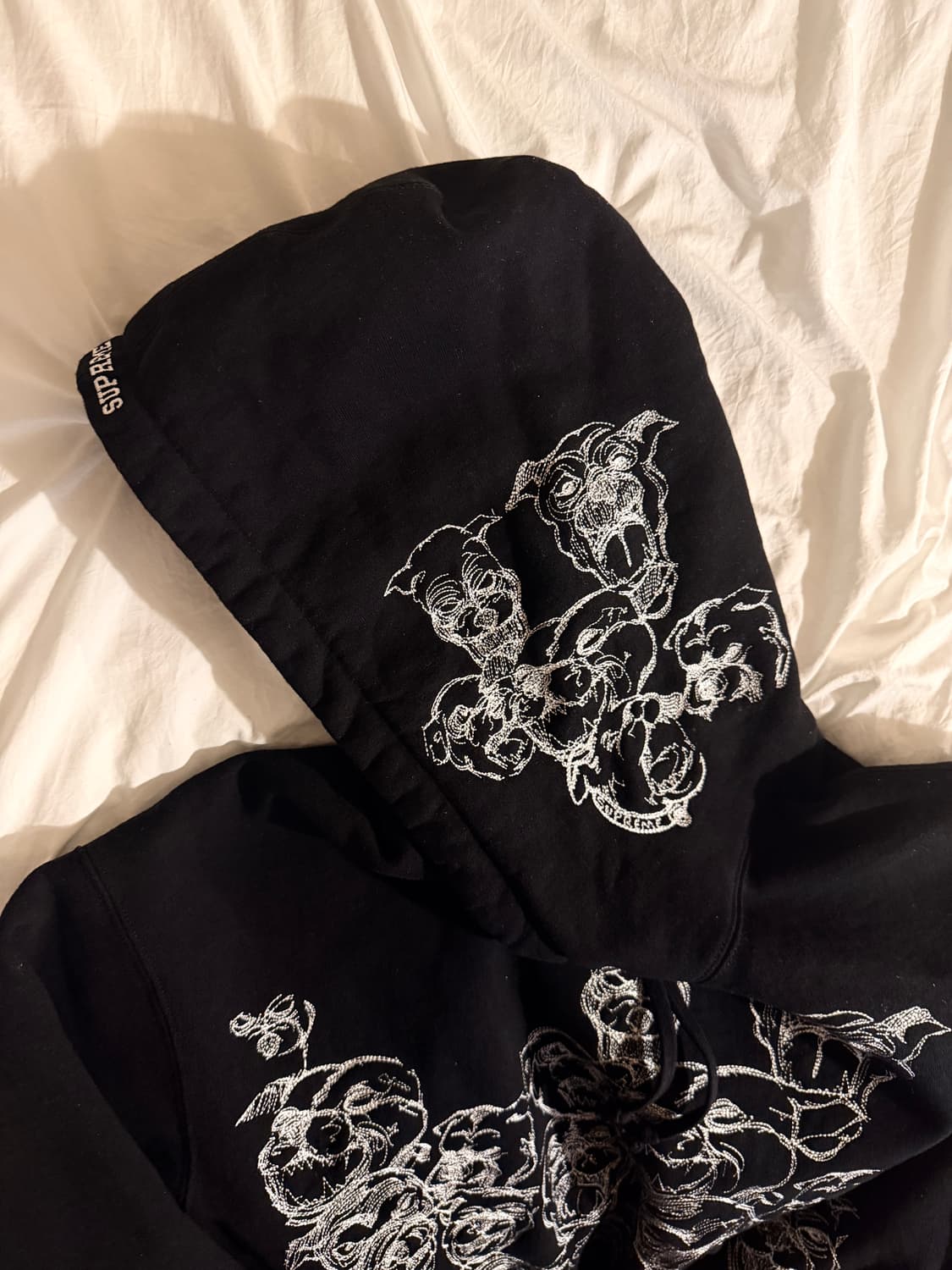 슈프림 25SS 핏불스 자수후드티 블랙 L size 상품이미지5