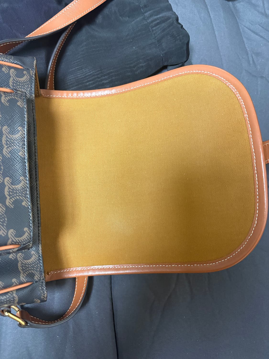 셀린느 트레오페 크로스백 상품이미지5